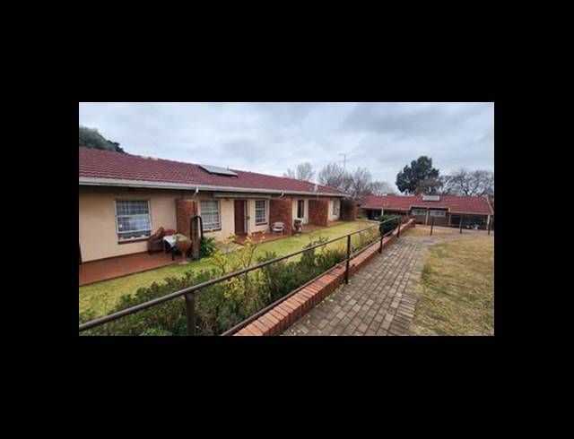 1 BEDROOM TOWNHOUSE FOR SALE IN PRIMROSE